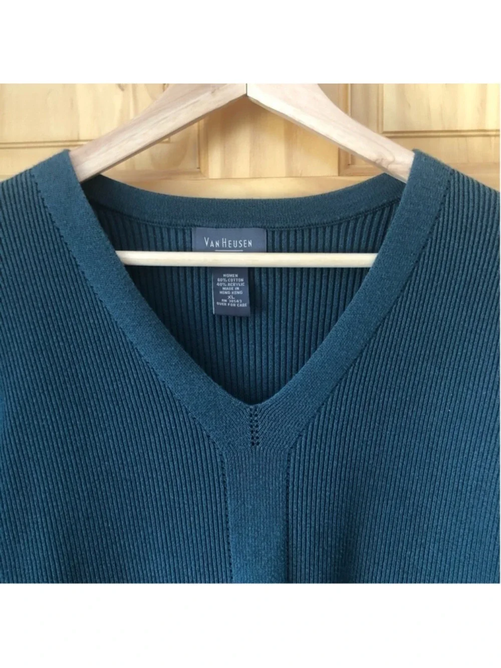 Vintage Van Huesen ribbed v-neck sweater women’s size XL